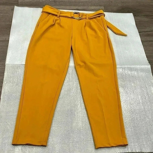 ❤️2/$30❤️[M]One5one Mustard Circle Buckle Belted Capri/Ankle Relaxed Pants - Picture 1 of 8